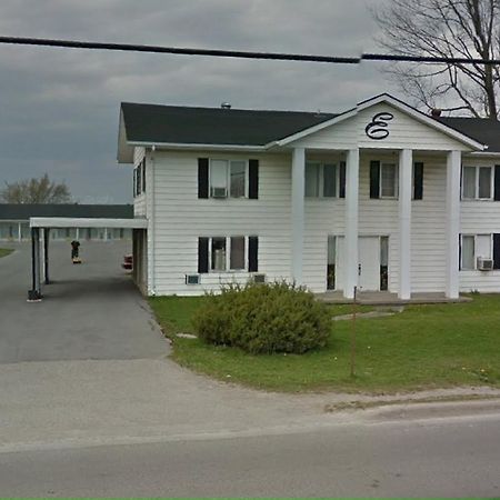 Embassy Motel Kingston Esterno foto