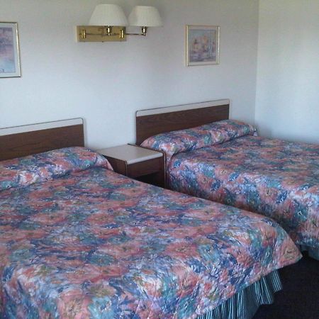 Embassy Motel Kingston Esterno foto