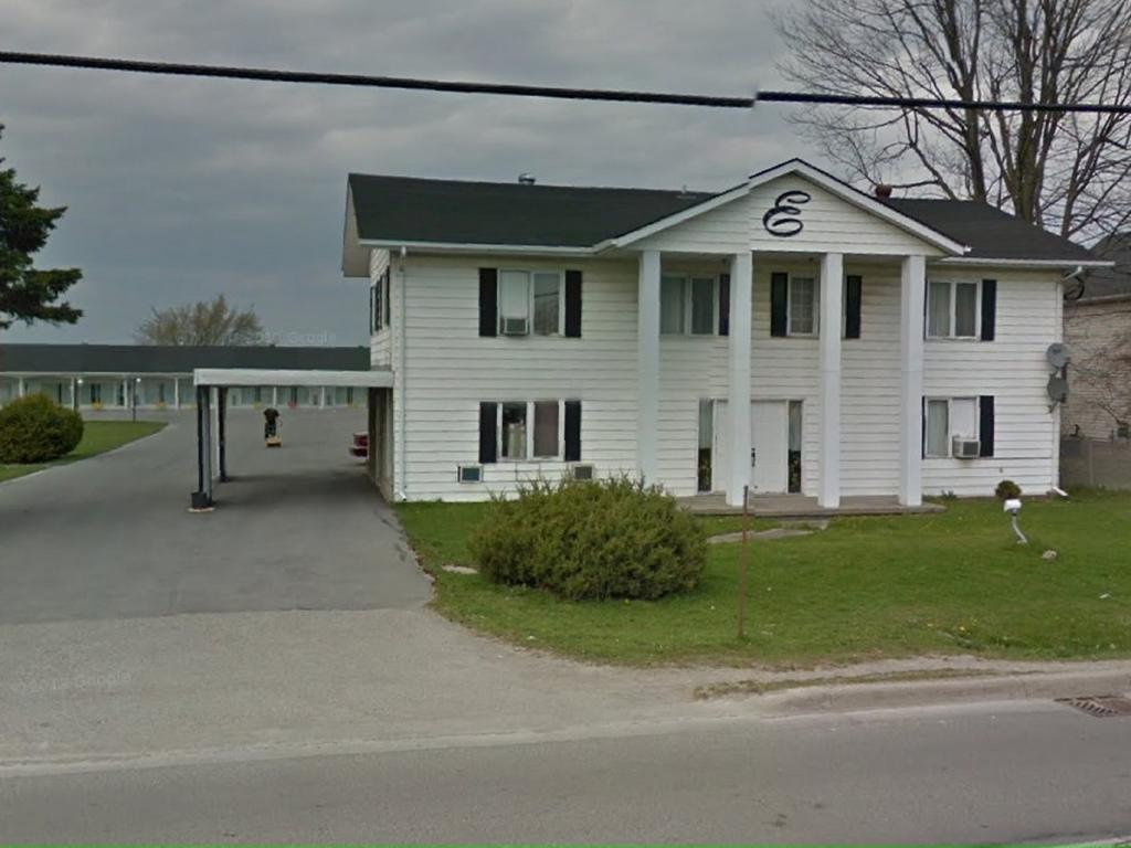 Embassy Motel Kingston Esterno foto