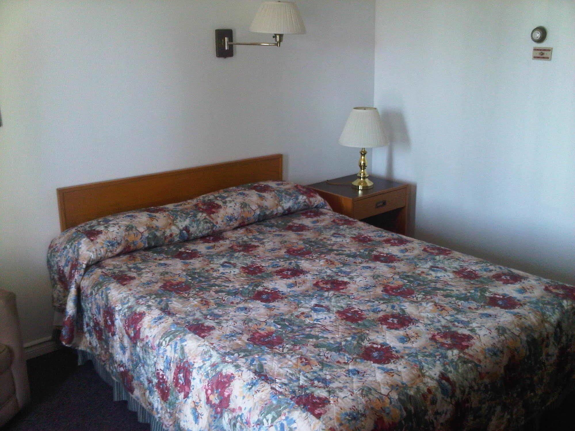 Embassy Motel Kingston Esterno foto